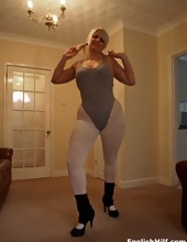 Adorable mature minx decides to pose before fitness session