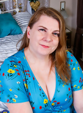 Clothed BBW showing her charming smile and pretty face